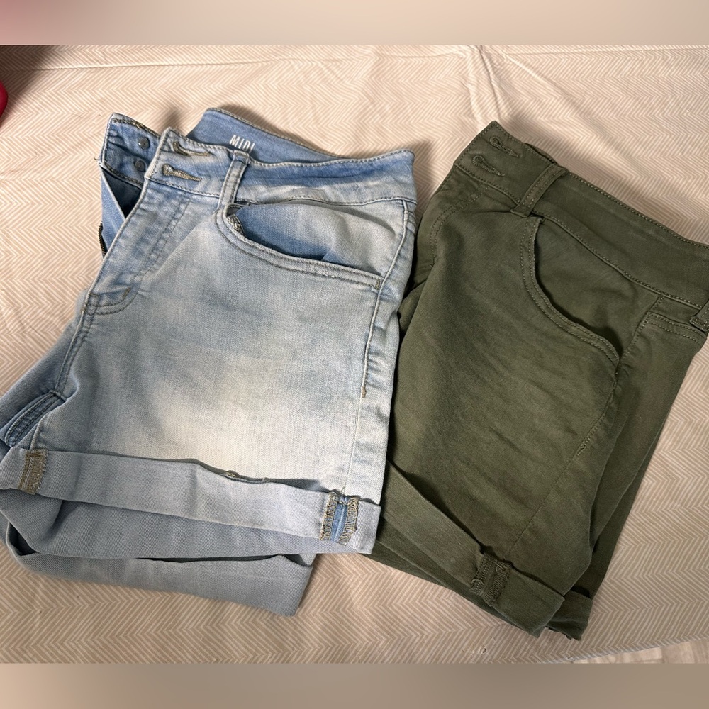 SO midi shorts set of 2. Light blue and olive green. Size 13